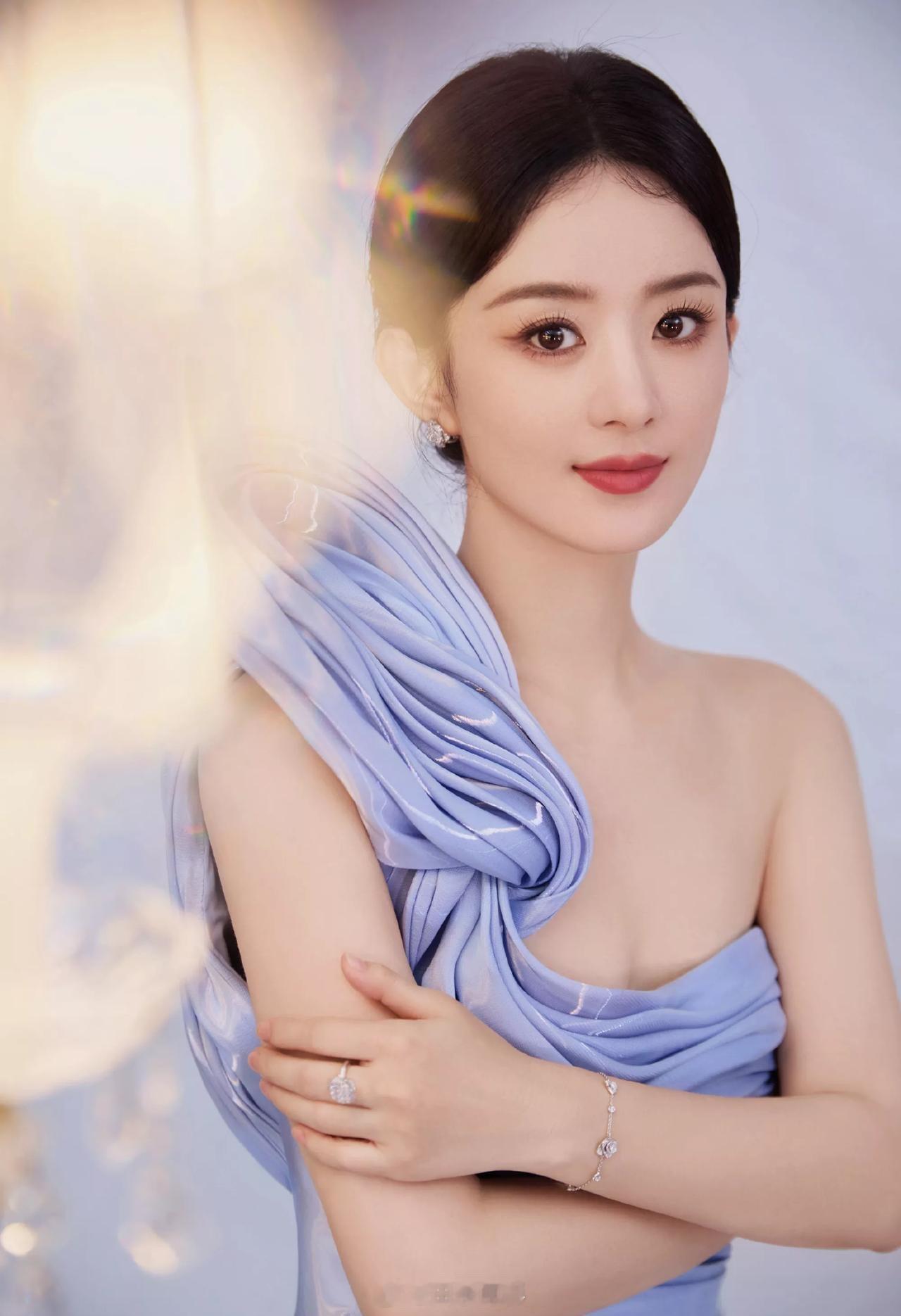 赵丽颖于适浮华之上赵姐又有新片了《浮华之上》，网传是和于适搭档。导演滕丛丛曾