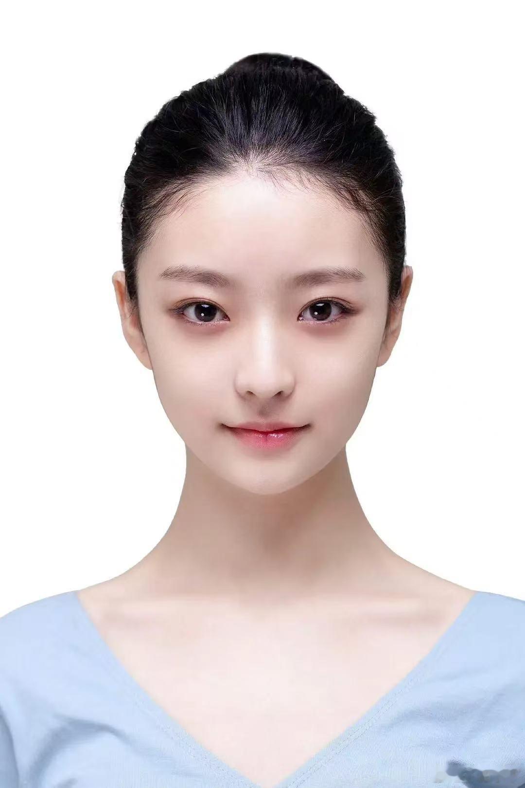 跟证件照简直两模两样