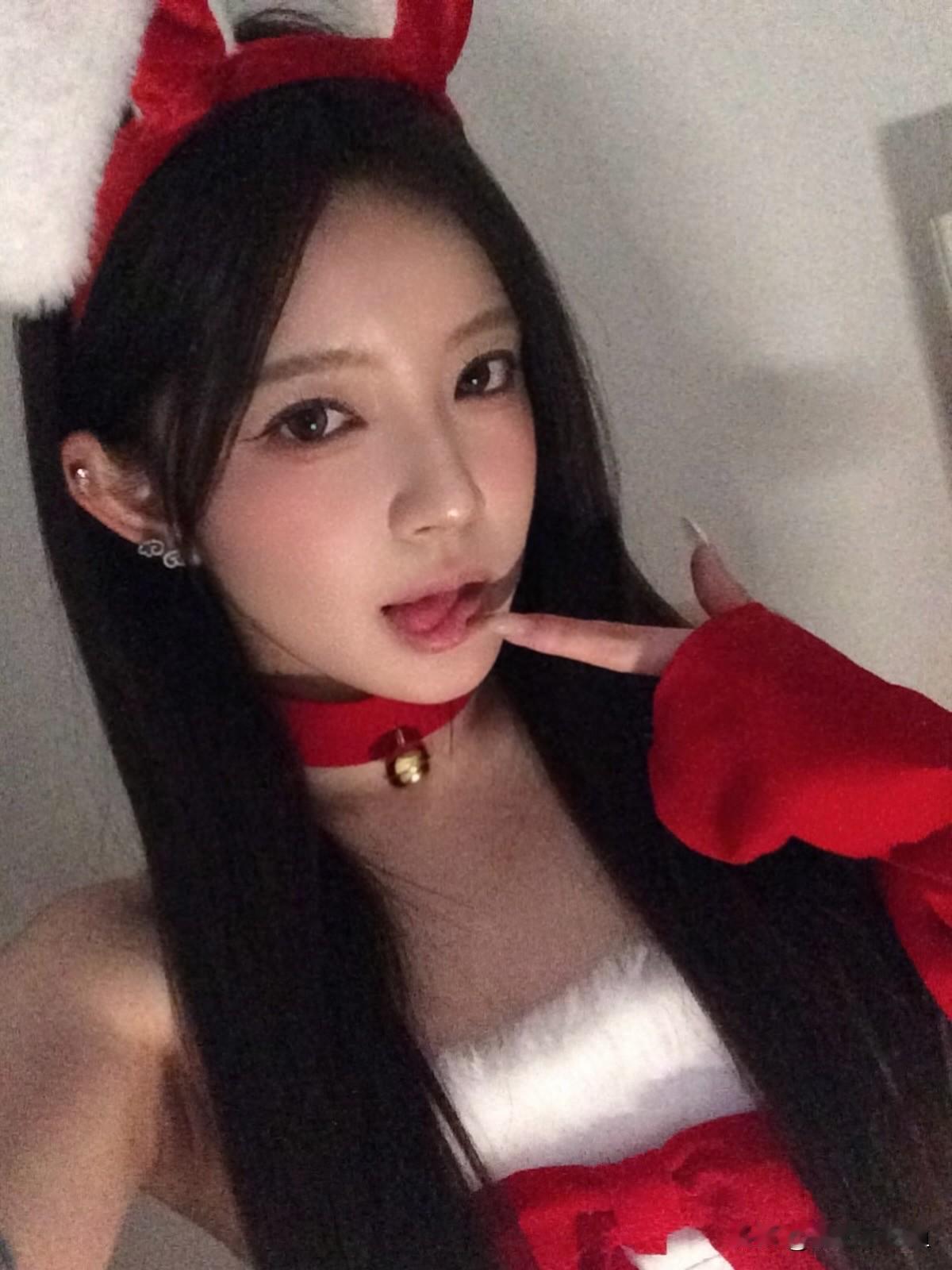 我本来想送大家一个超级无敌可爱的圣诞礼物，可是邮递员不让我钻进箱子里