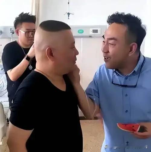 跟郭德纲有这么大仇恨吗？杨议一句宁可自损三万，也要杀敌一千，一句话把直播里的火药