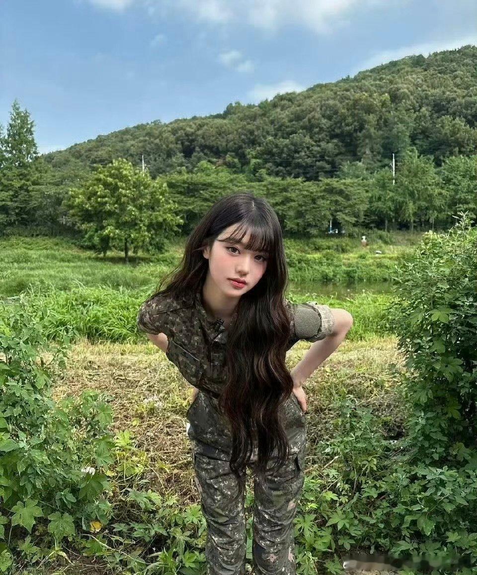 张元英看似高能量实则没招了张元英在海外人气也超高，国际影响力不断扩大，全球舞台都