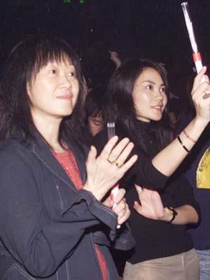 王菲年轻那会眼神很干净，这是一个从开始到现在都活得自由自在，让人羡慕又欣赏的女人