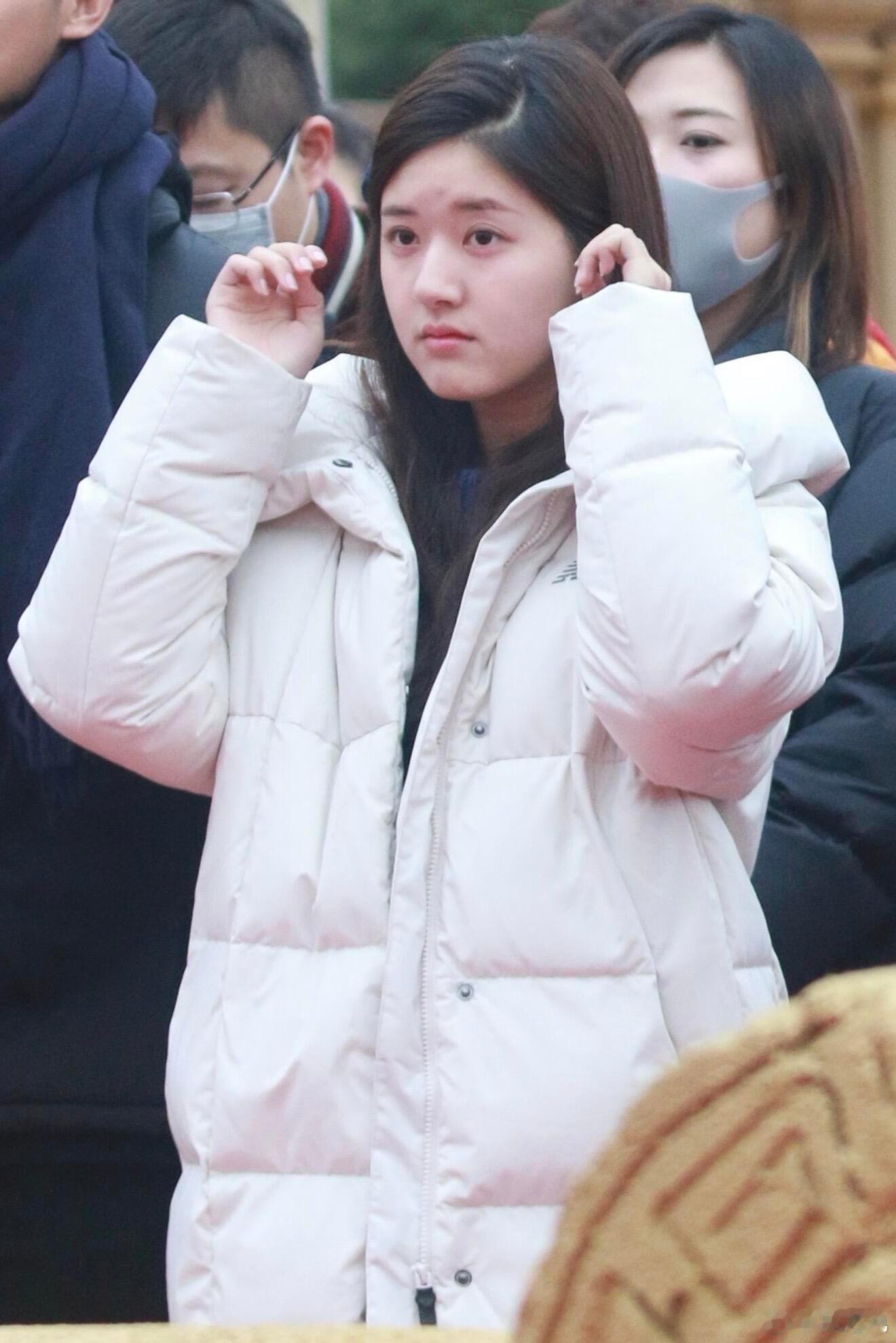 18年的赵露思货真价实的甜妹呀，气质都是那种甜甜的感觉，她之前感觉都没什么妆感