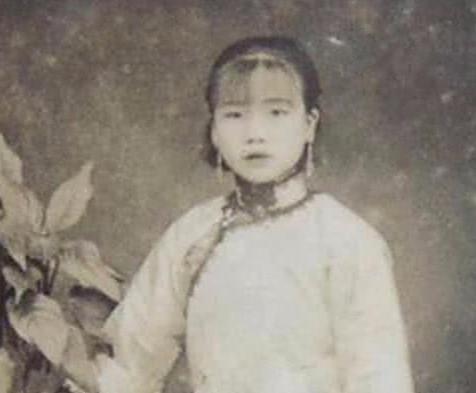 1930年，宋美龄想把干女儿谭祥许配给陈诚。谭祥问陈诚是何职务，宋美龄答“军长”
