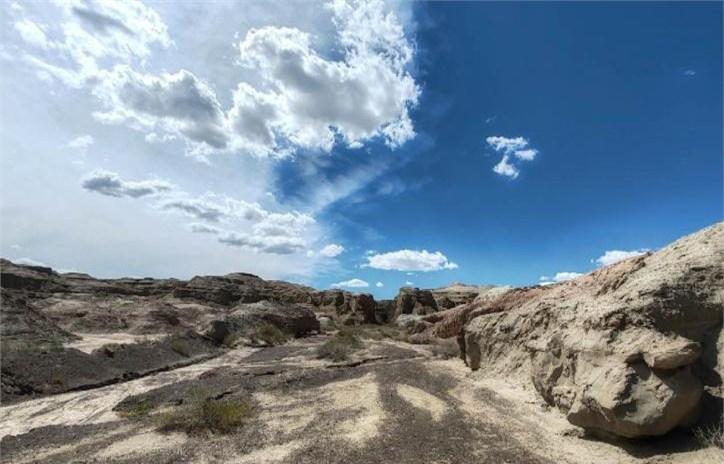 《镖人》不是要挑战《战狼2》，它是要直接终结一个时代。30亿的业内预测只是起步