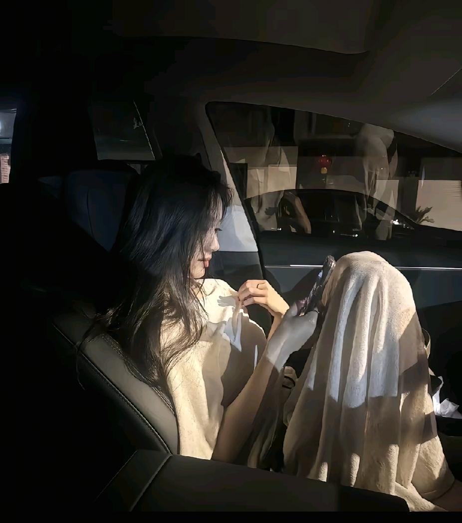 见过最厉害的职场人，不是业务最强的，是最懂“伺候人”的。我认识一个女同事，