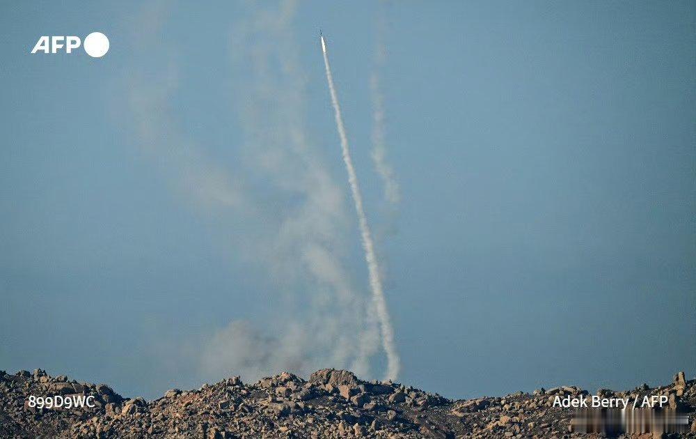 央视播出围岛演习多角度视频法新社拍摄的远火发射画面，专业设备出图就是不一样