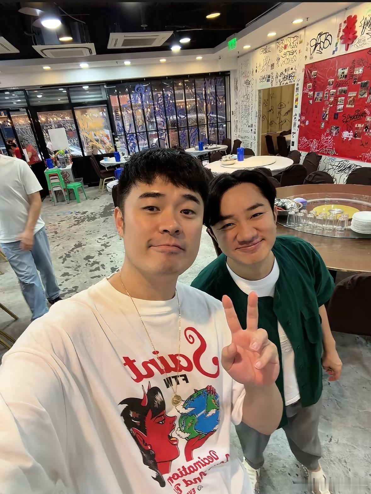 陈赫晒与王祖蓝重聚大家可以不知道他们一起吃饭了，但不能不知道跑男陈赫撕祖蓝撕的这