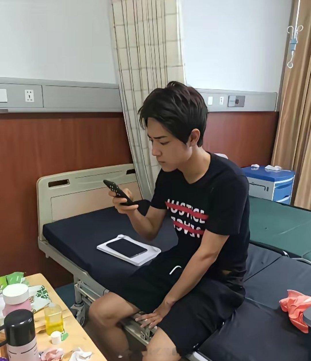 早期的肖战没有人能随随便便成功明星也是普通人