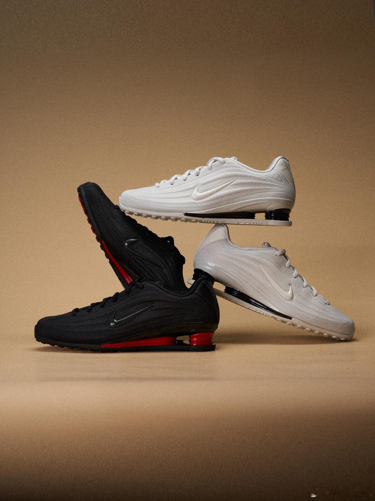 NikeShox运动鞋，生动凸显了该系列的标志性设计与前卫科技感。鞋子以米白、