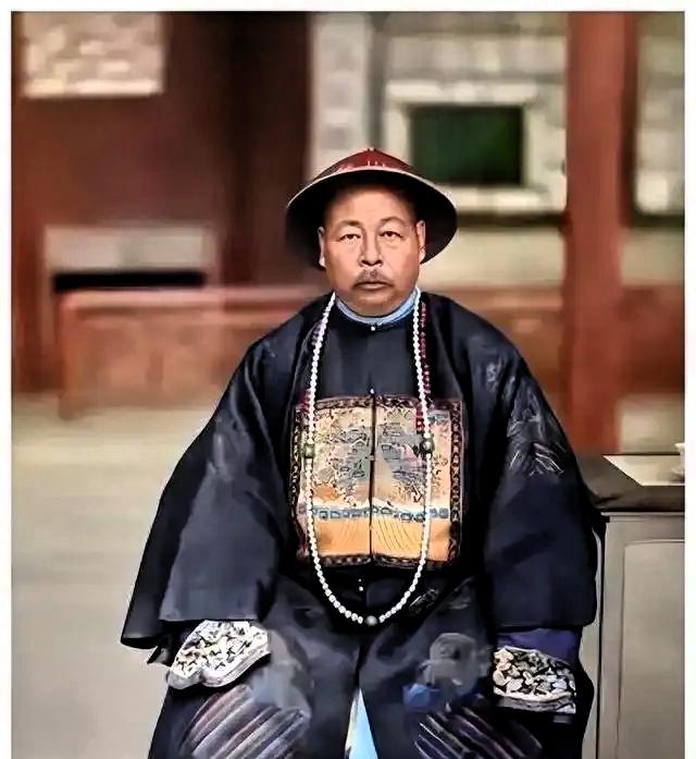 左宗棠一妻三妾，女儿左孝琳晚年回忆却出人意料:父亲向来不踏进姨娘的房间，反倒是每
