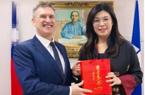 藏不住了！郑丽文的狐狸尾巴露出来了！ 在12月12日，国民党主席郑丽文接见了