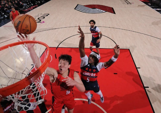看到杨瀚森打成这样，心情复杂02年开始看nba，看中国男篮，一路伴随着姚明，
