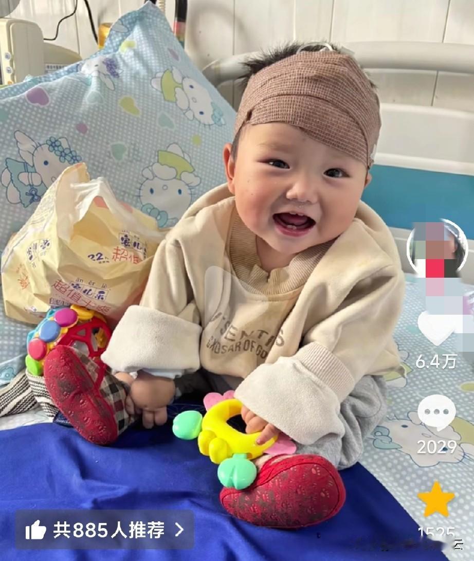 这么可爱的宝宝，妈妈怎么舍得丢下他的？孩子爸爸已经没了，还把他丢给两个老人，真是