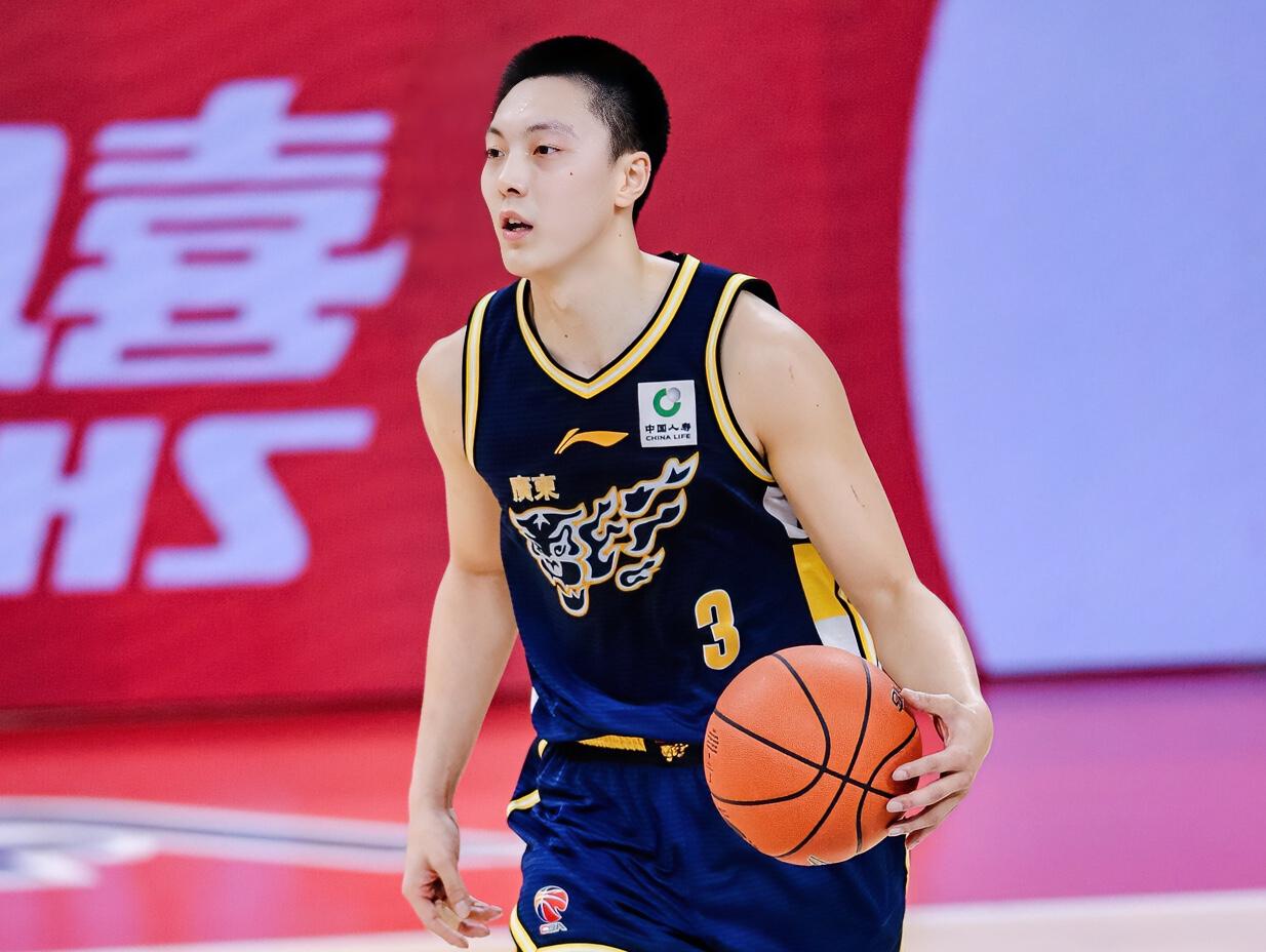 广东东阳光主场迎来大胜，最终以117：84轻松击败吉林长白山恩都里，全队状态火热