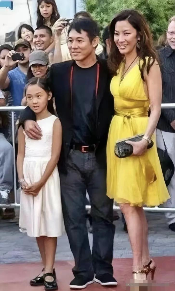 李连杰身边这个小女孩，应该是李连杰的女儿吧？