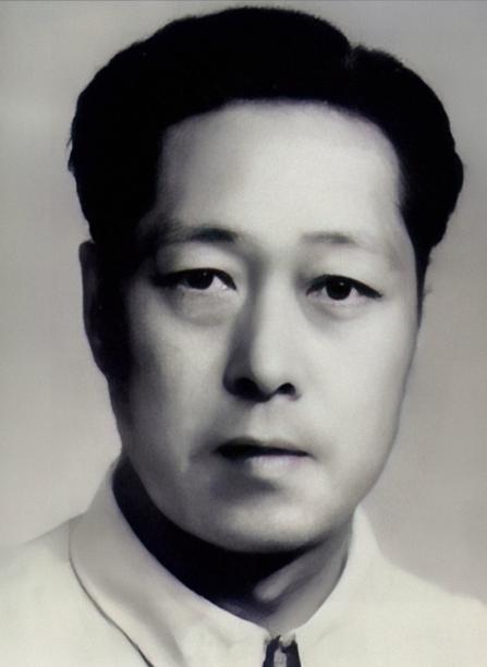 1967年，在杭州灵隐寺的一棵大树发现了一具男尸，经人辨认发现竟然是演员陈天国，