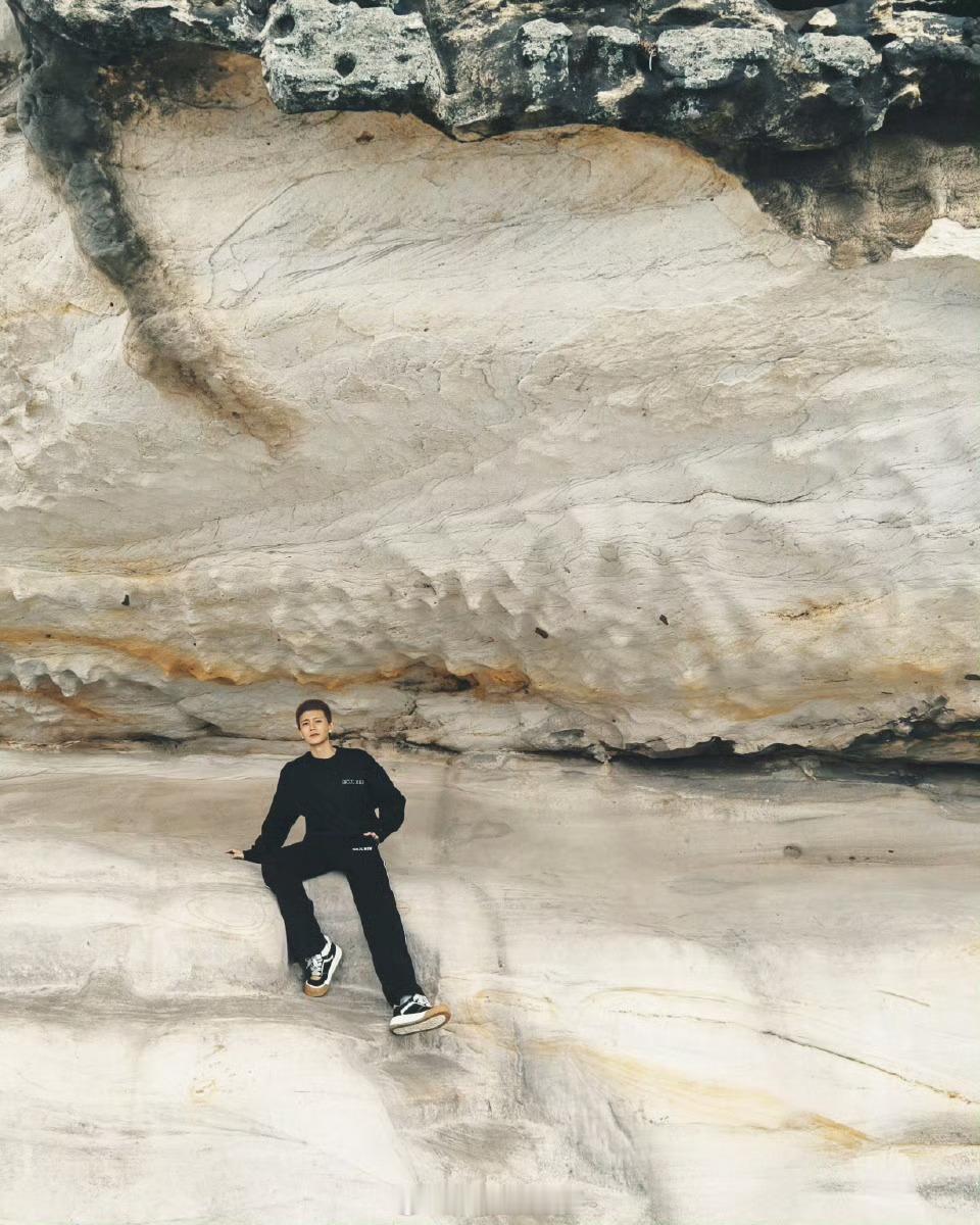 啊？这难道不是粉丝做的吗？我真的以为是嘉人姐姐做的，结果没想到是任嘉伦工作室发的