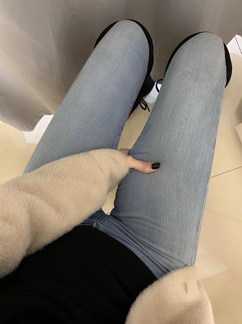 天凉了，要穿上厚厚的牛仔裤了[哭哭]