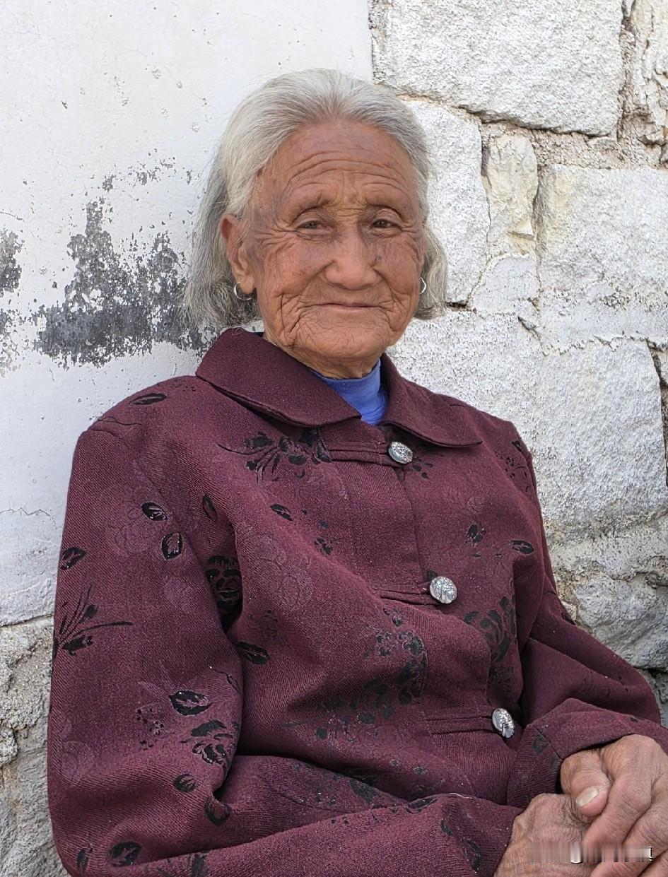 今天下午跟二嫂视频聊天，说到一个真实的问题……人过了60岁，尤其过了70岁，