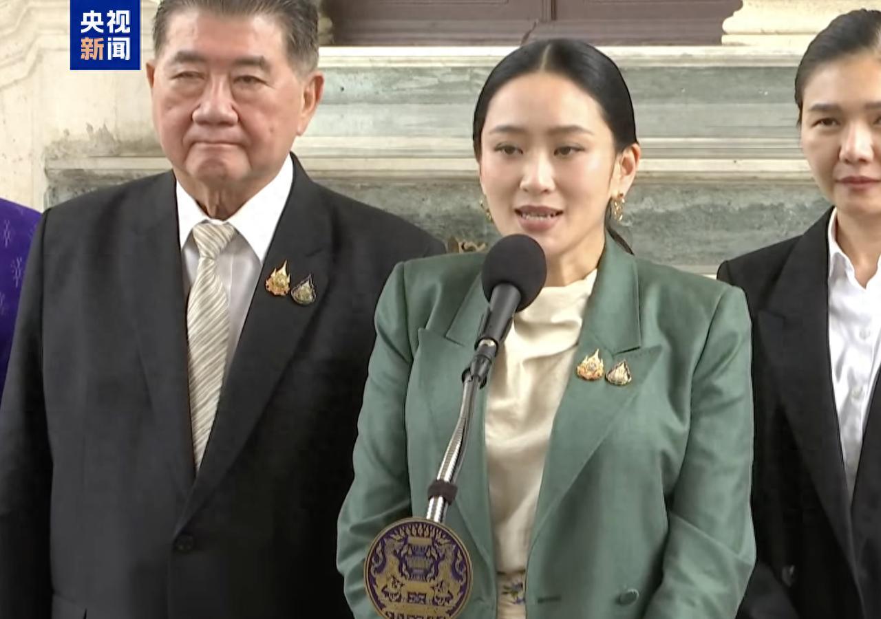 被停职后，现在佩通坦面临三个选择：1、等待司法博弈的结果，如果被正式认定违宪
