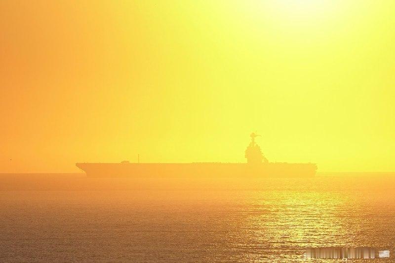 福特号终于结束它噩梦般的11个月海外部署回到母港估计这一回去进船坞维修至少几年
