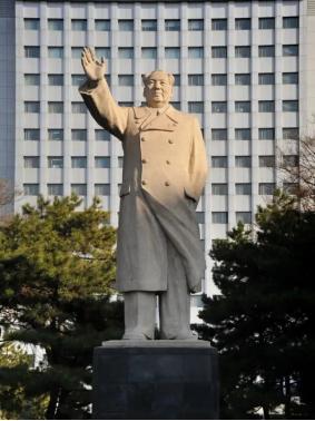 1968年8月，中国当时最大的毛主席雕塑落成！许将军批示：“把这尊毛主席像拿到南