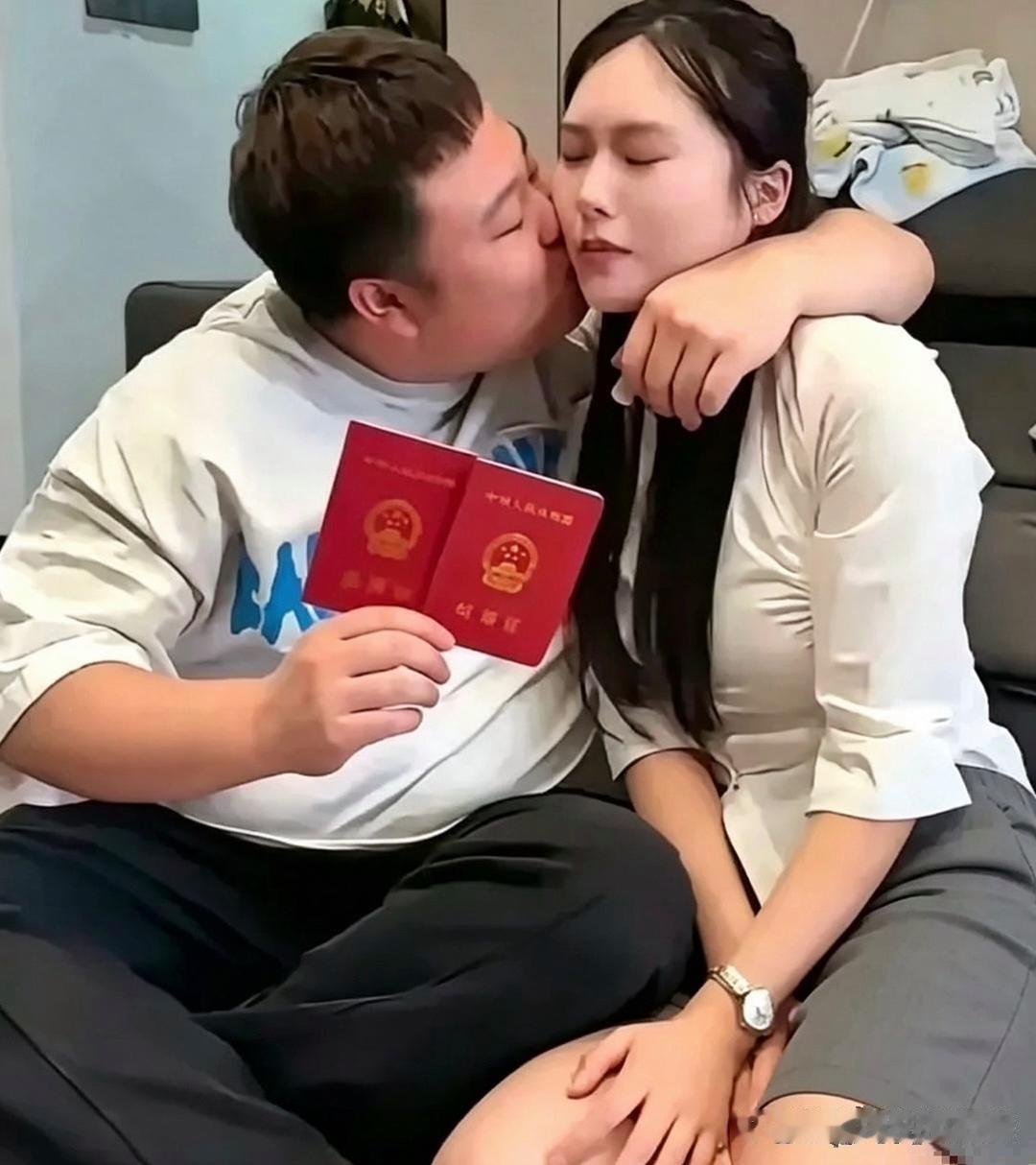 这样的婚姻能幸福吗？感觉女生是被强迫的。​​​