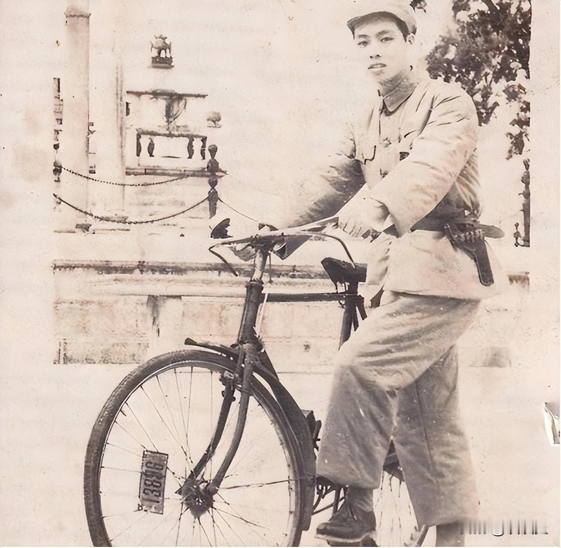1957年，一名潜伏八年的军统特务，在江西当地混得风生水起，还获评劳动模范。谁也