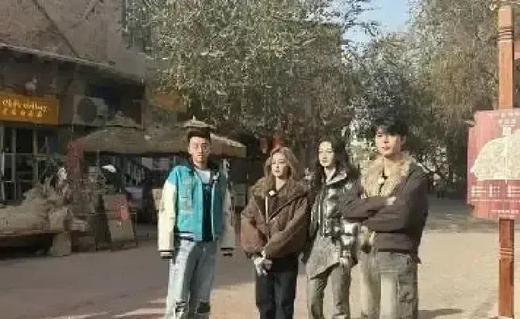 白鹿踩着十厘米高跟和郑恺并肩，镜头里她头顶竟多出半个拳头，网友立刻炸锅，说郑恺缩