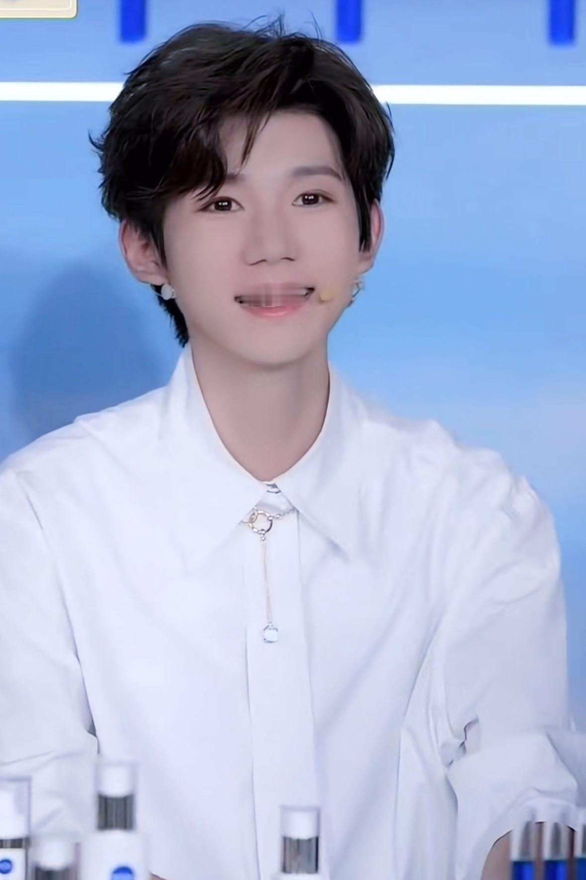 王源直播没想到王源的直播状态居然这么好，这一刻的我是真的忍不住的希望王源能够在