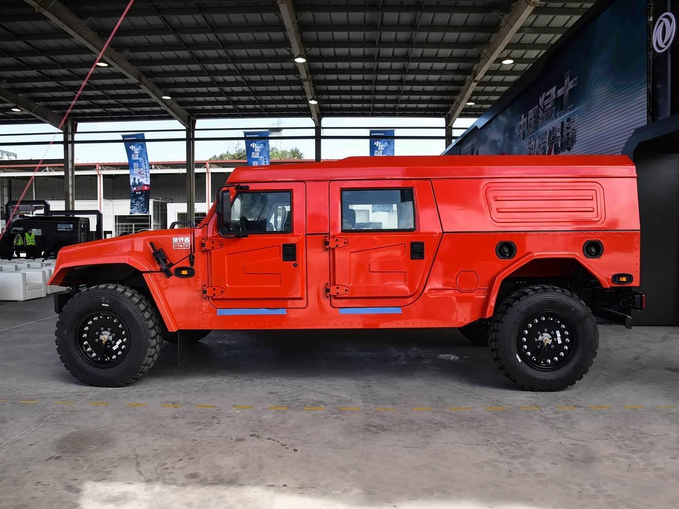 车市观察悍马H1的车长只有4米7，真的够短的，难怪这车纵向乘坐空间这么拥挤呢，