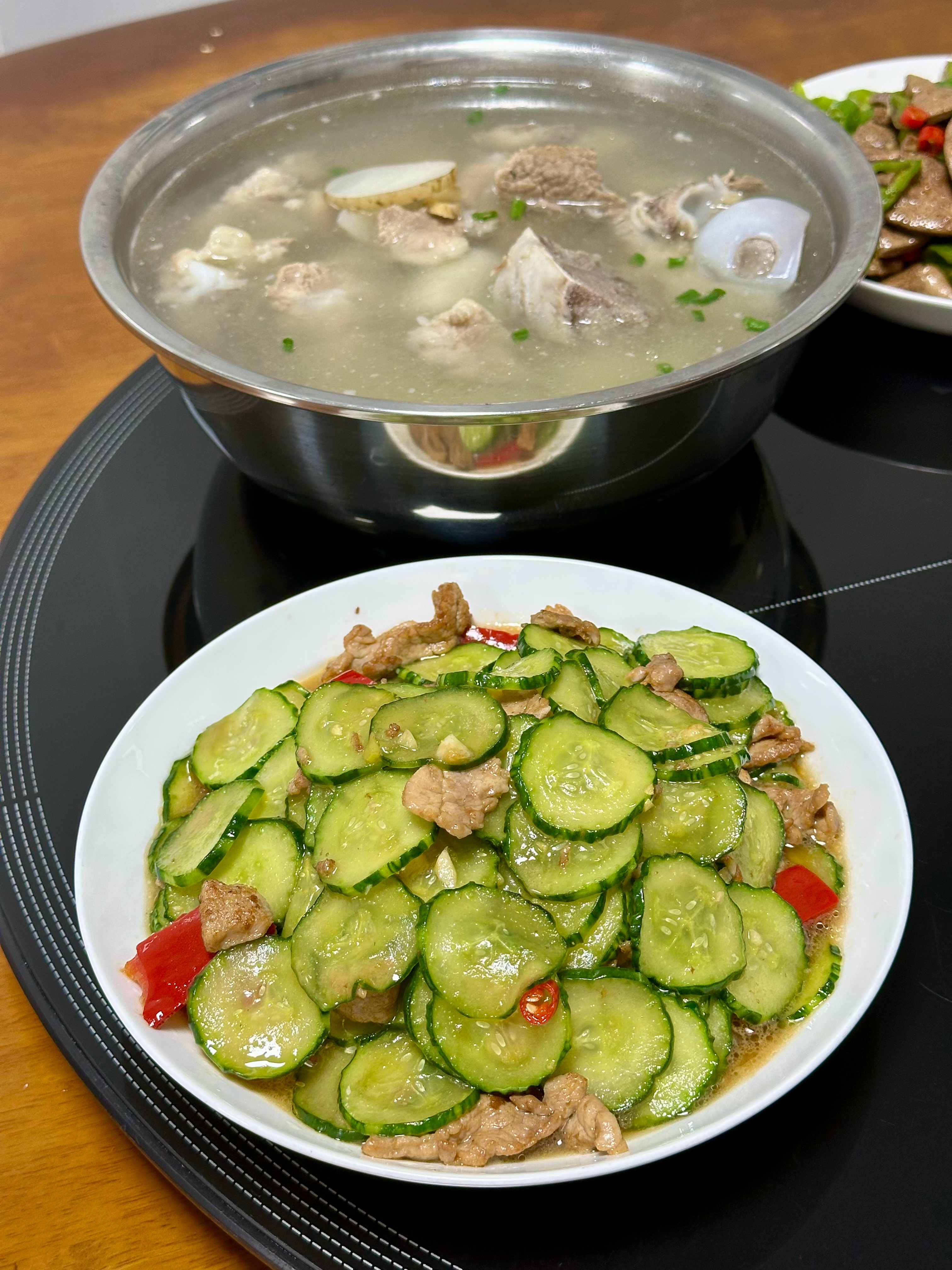夜饭，三菜一汤，满足。​​​