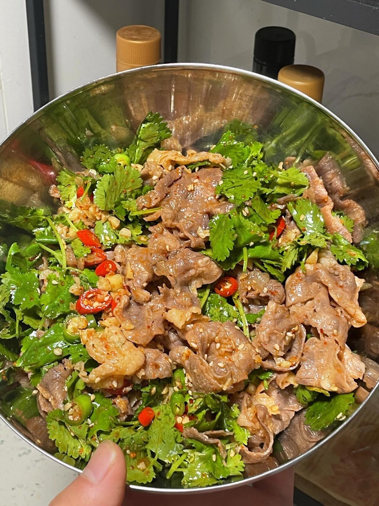 夏日这个香菜拌牛肉真的一绝，巨巨巨好吃！
