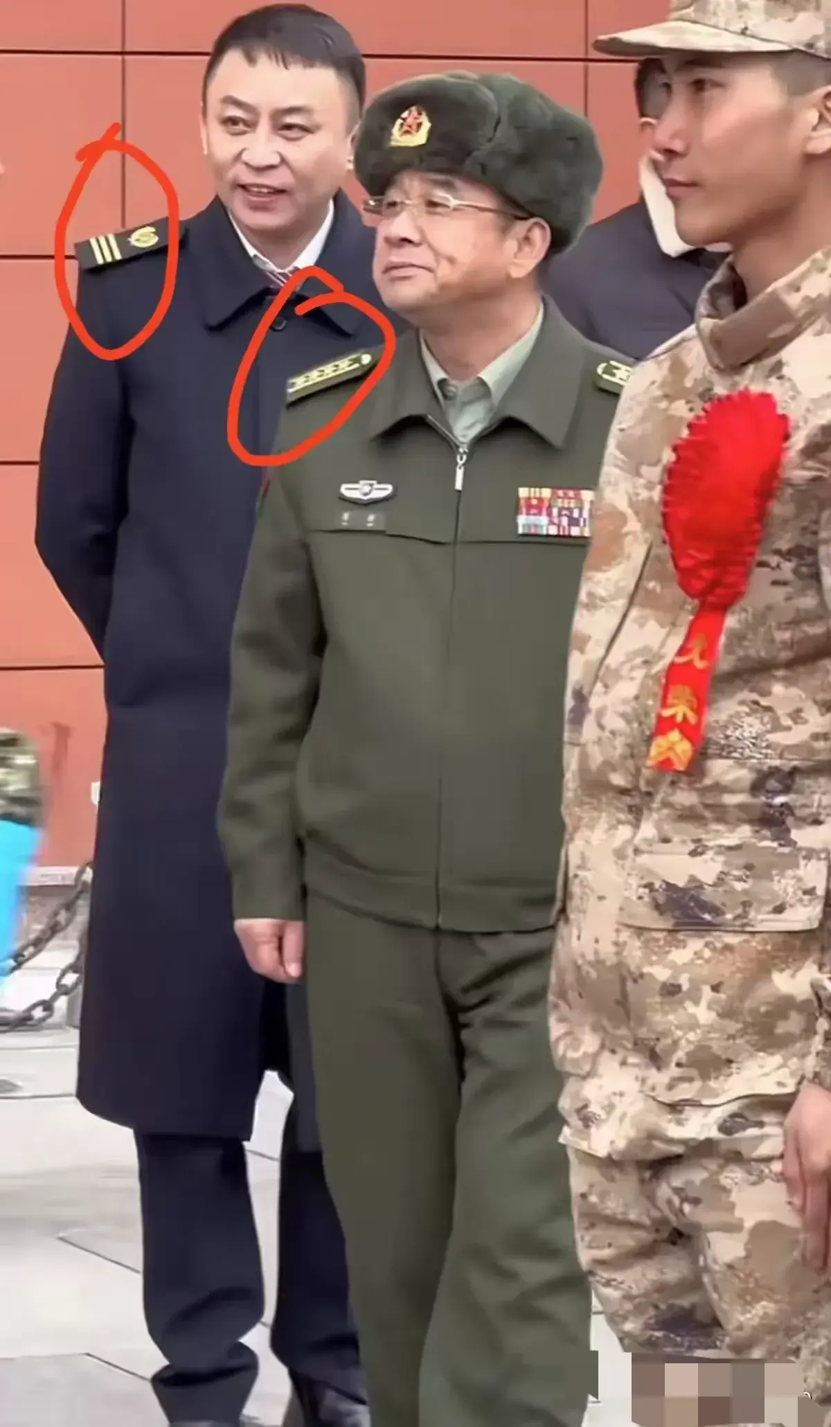 这二位，谁的级别更高？？