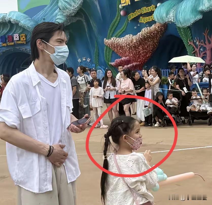 向佐，冲上热搜。7月21日，42岁的向佐，冲上热搜，没想到，他在台北陪老丈人