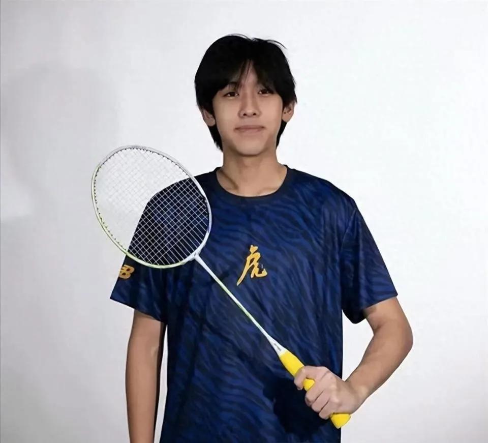 林志颖儿子：基因强大的青春模样原来他就是林志颖的儿子Kimi！如今16岁的他，