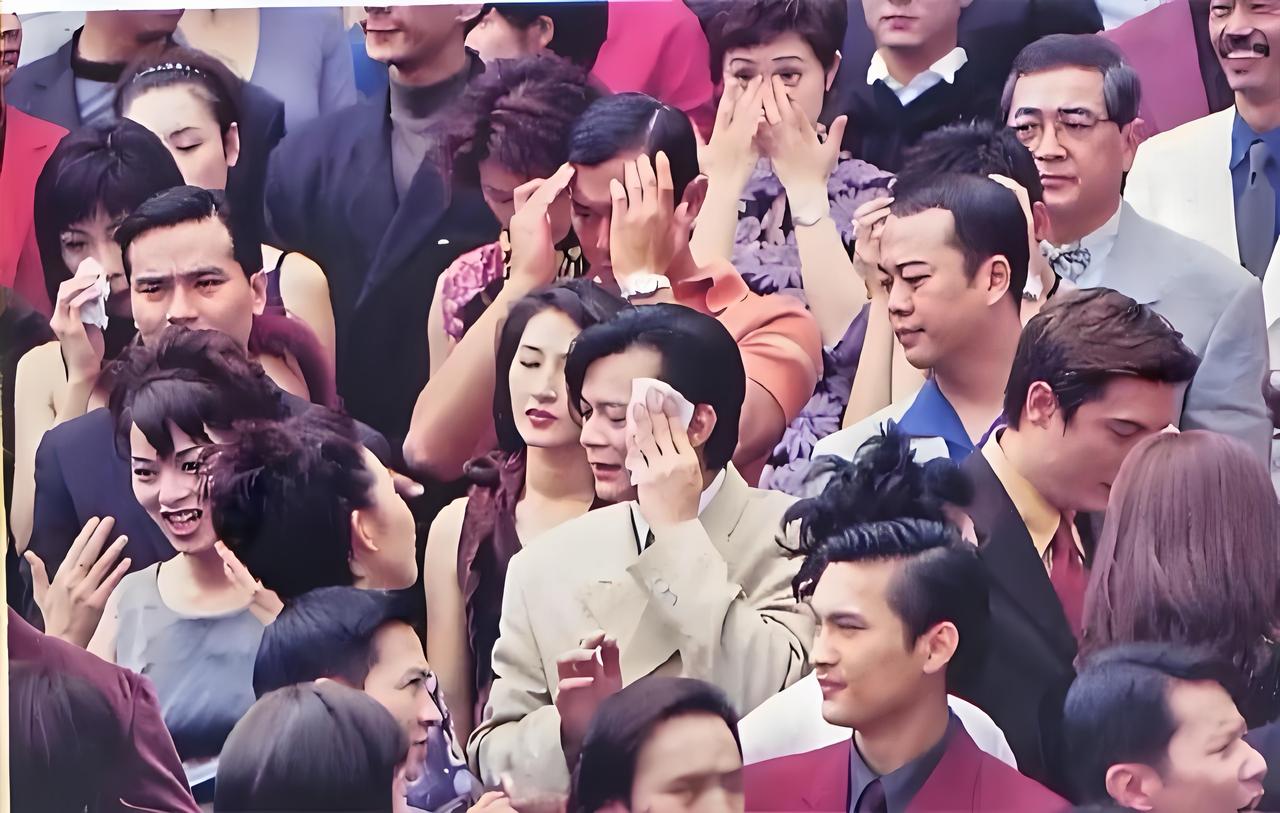一眼就看到“郭靖”和“杨过”了，黄日华与古天乐演的太经典了。这么多老牌港星，