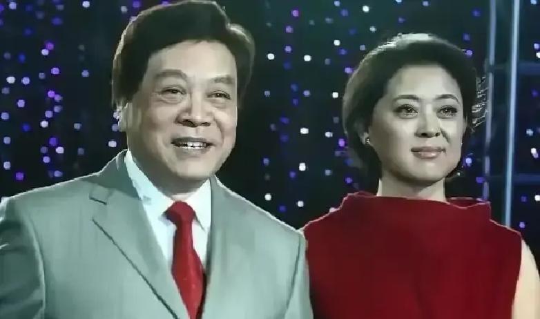 赵忠祥在台前风光了一辈子，儿子赵方却活成了另一个版本，这事儿还得从倪萍说起一