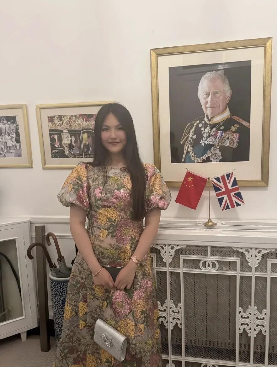 刚刚，李湘又晒女儿照片了，王诗龄看着成熟，贵气，稳重。养的真好！