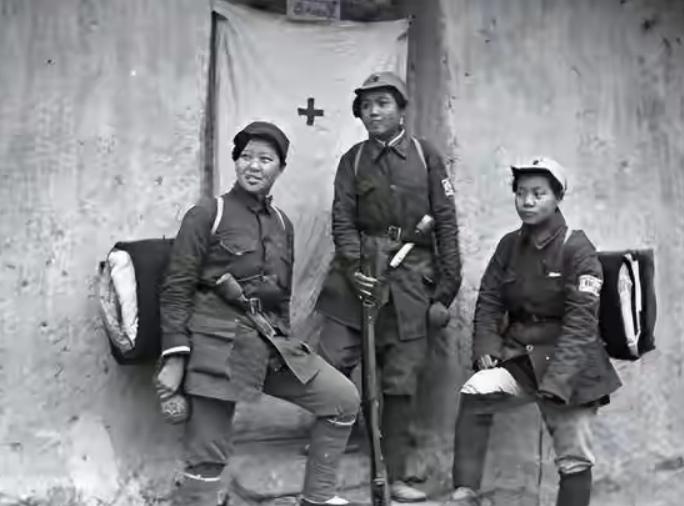 1998年北京老人去世，养女整理遗物吓得求助政府，那件旧棉袄里竟然藏着60年前惊