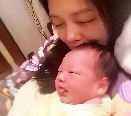 高龄生育的难处只有过来人懂，大S三十五岁成婚、四十多岁两胎，身体损耗肉眼可见