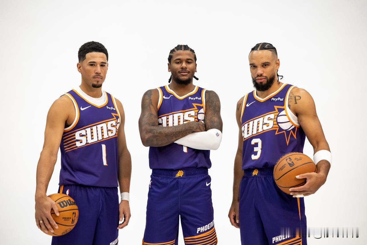 随着杰伦格林复出，太阳队终于迎来最强轮换阵容！1、首发阵容杰伦格林：23岁