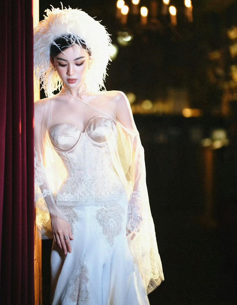 完全神性美的娜扎🤍红毯的神美成这样已经是无法无天了!!!​​​