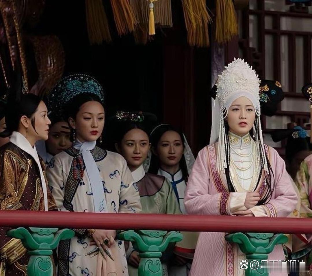周迅这嫉妒的小眼神都快溢出屏幕了，虽然是演戏，但也太真实了…​​​