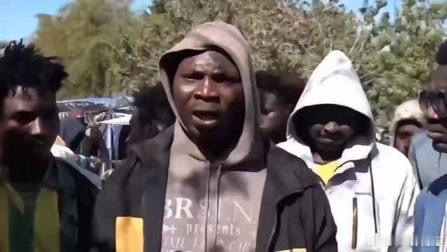 这位移民英国的非洲大哥大很耿直。面对镜头，他直接说道：我要钱，我要免费的房子，还