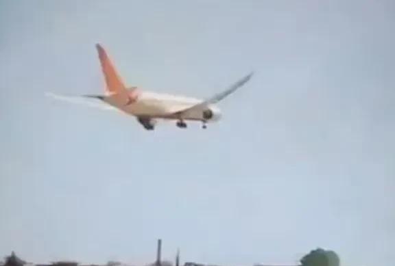 印度航空波音787坠机原因很可能是副驾驶操作失误，将起落架和襟翼拉杆搞混了，在该