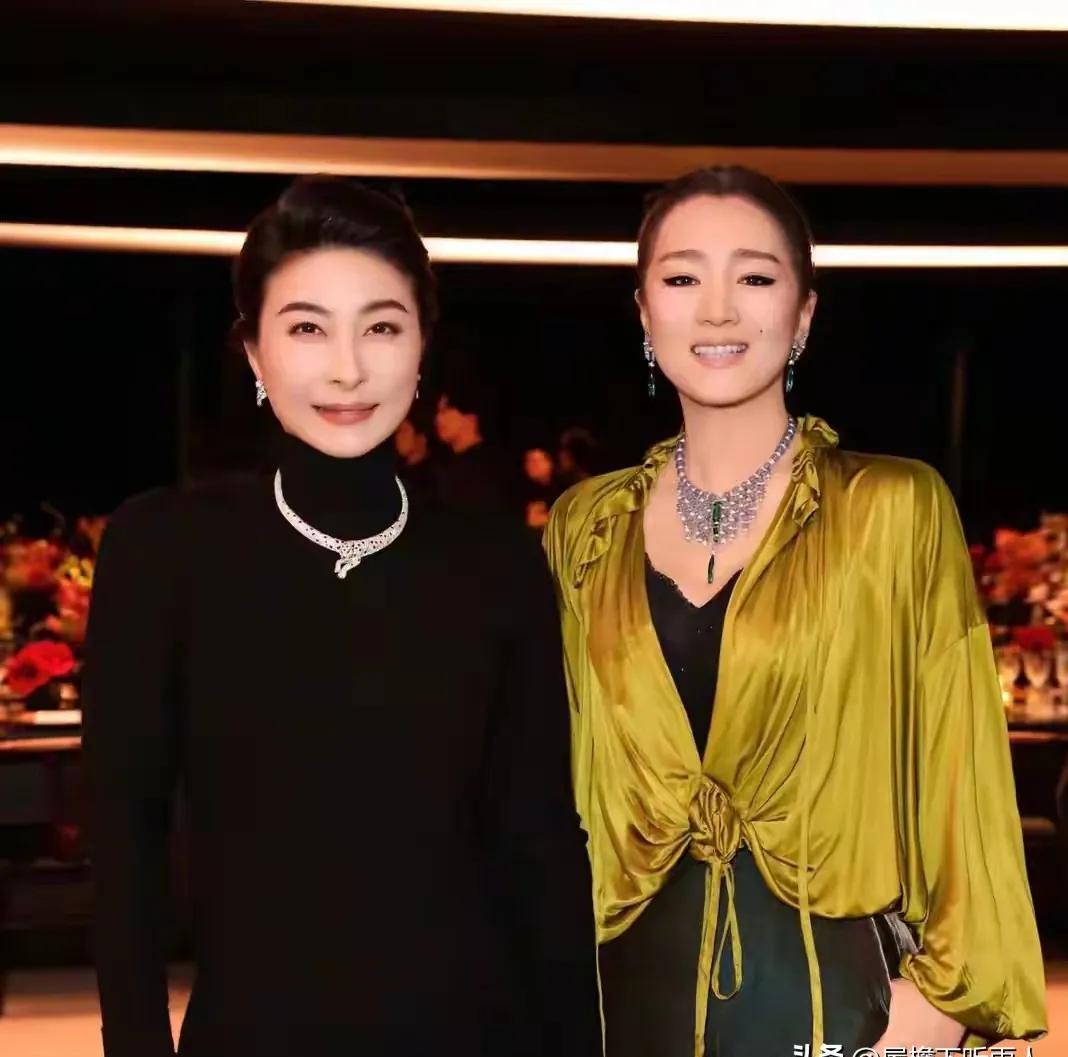 郭晶晶现身亚运会现场，笑得像个邻家大姐。巩俐却在好莱坞拍新片，跟科波拉合作。