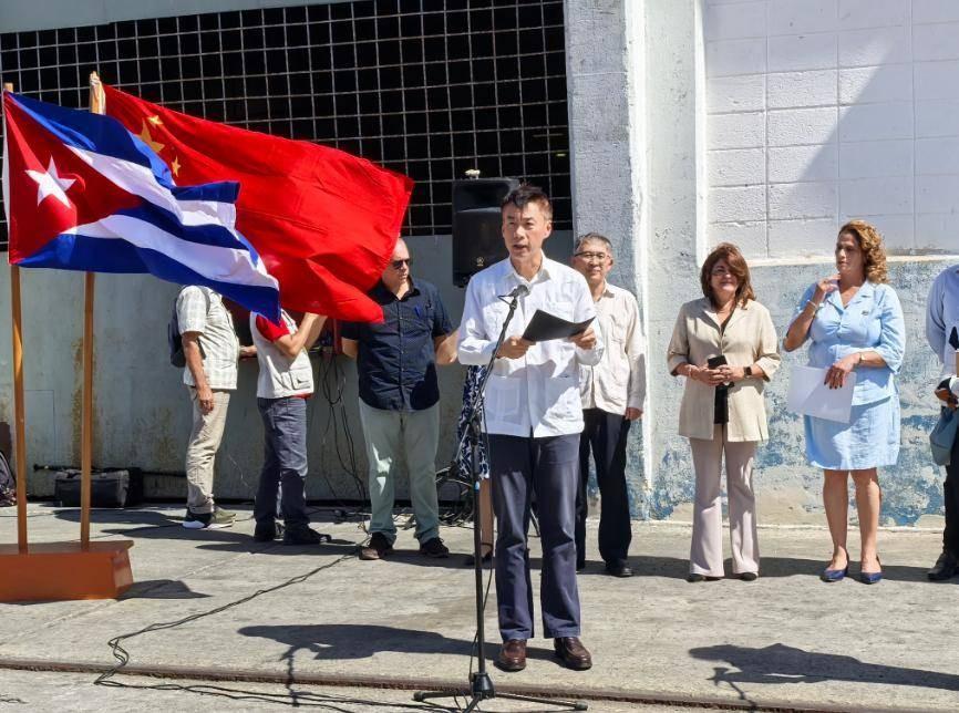 特朗普发最强威胁，中俄援助先到，这批援助送到了点上，美国不敢拦截，美军四处出击后