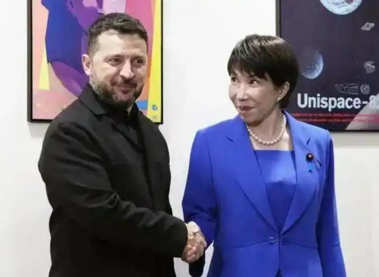 普京刚递橄榄枝，日本反手一纸制裁令，高市早苗想干嘛？ 国际政治中最具讽刺意味